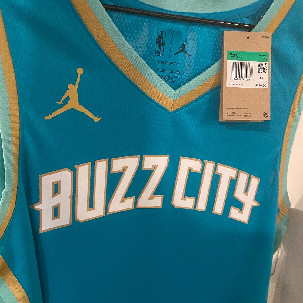 Buzz City Charlotte Hornets Jersey XL